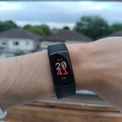 Fitbit Charge 6 + 3 Interchangeable Bands Bundle