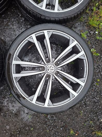 19" Vw Alloys with tyres