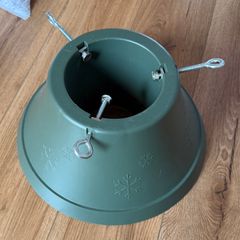 Free Christmas tree holder