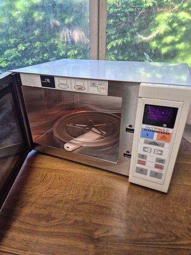 Rare Find Vintage 27L Whirpool Microwave and Grill