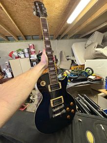 epiphone les paul classic (with gig bag)