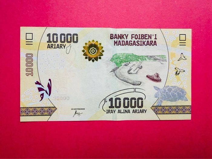 Madagascar. 10000 Ariary. 2017 Pick 103   Uncirculated )