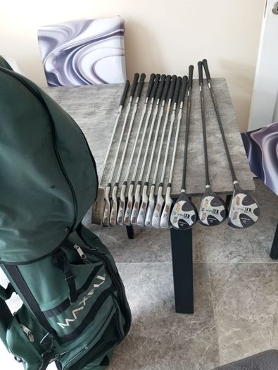 Dunlop golf clubs. Right handed clubs
