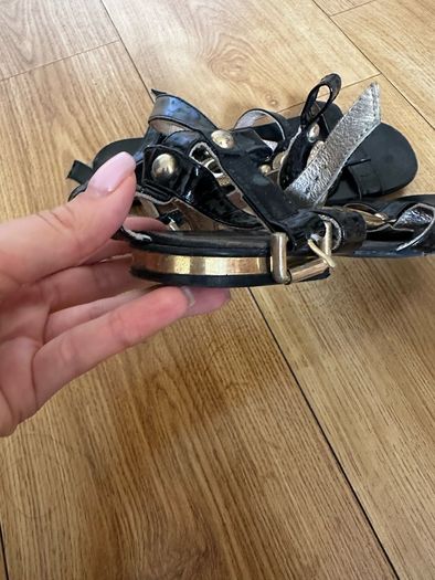 Dune sandals