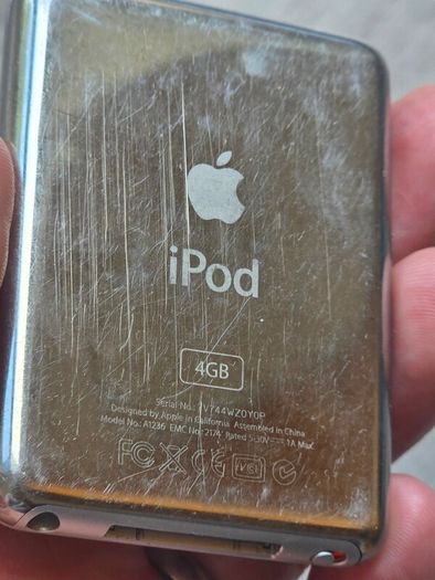iPod Nano 3rd Gen 4gb (Free Post)