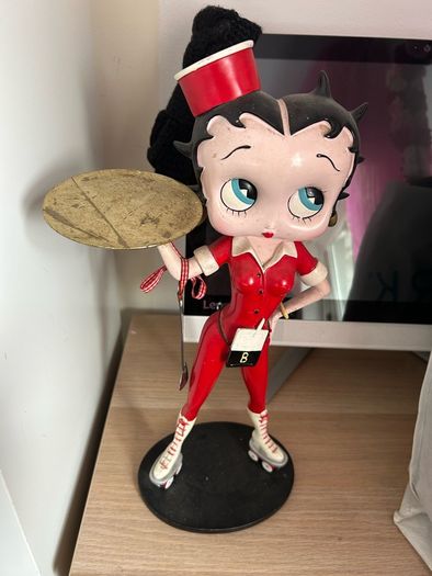 Red Roller Skating Betty Boop Statue Collectible