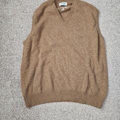 Golf sleeveless jumper by peter Scott med