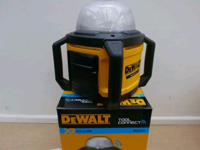 DeWaLT 18V XR Cordless Brushless Impact Wrench 1/2 Inch Drive 5AH 18V PowerStack Battery Charger. DeWALT 18V XR Cordless Area Led Work Lights 5000LM Tool Connect Technology.