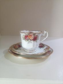 Beautiful Vintage Tea Trio by Elizabethan "English Garden", Fine Bone China