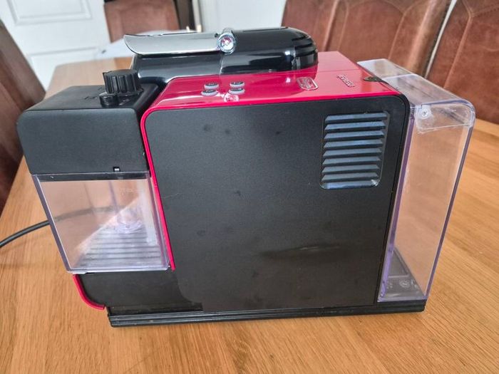 Red De'Longhi Nespresso Lattissima Touch