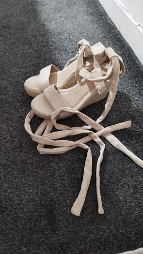 Wedged Sandals with straps