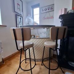vintage bar with 2 stools
