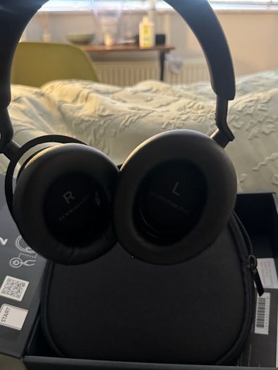 Sennheiser Accentum Plus - Brand new, only tested once