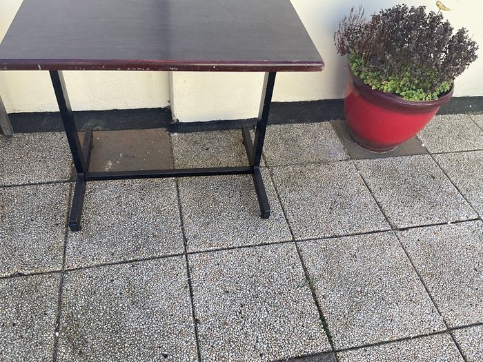 Bar tables