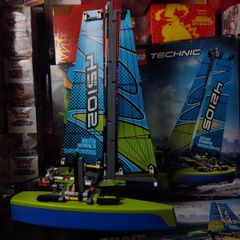 Catamaran ! Lego Technic ! Set 42105 ! Retired ! 2001 !