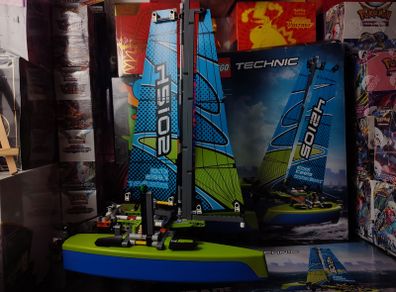 Catamaran ! Lego Technic ! Set 42105 ! Retired ! 2001 !