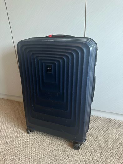 Large (20kg) suitcase