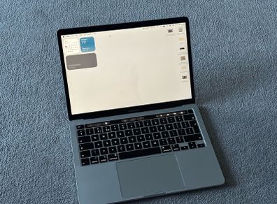 2020 MacBook Pro 13 inch i7 32GB/512