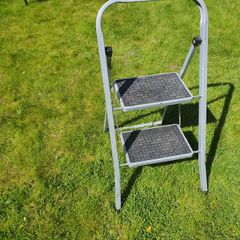 2 step ladder/ stool