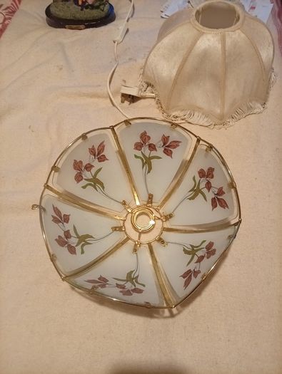 Classic 6-Panel Curved Glass Floral Lampshade.