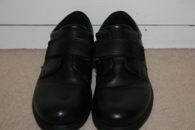 Ecco Boys Black Leather Boys School Shoes Like New - Size 34 (U.K. 2)