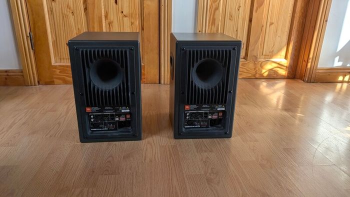 JBL LSR4326P Studio Speakers