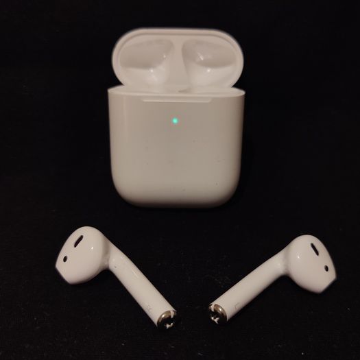 Air Pods Gen 2. with Case