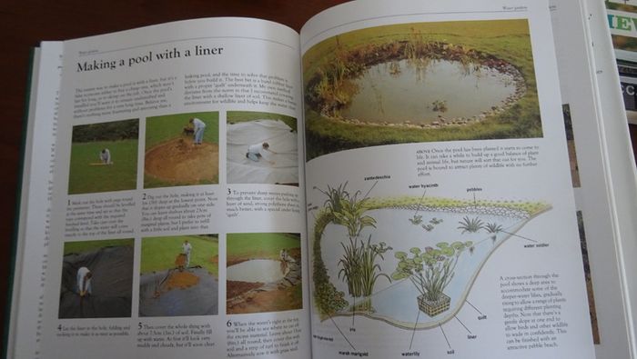 Gardener's World - The Complete Book of Gardening Techniques by Geoff Hamilton.