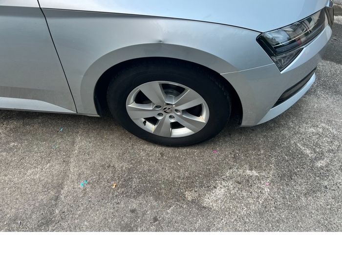Skoda Superb Drivers  Wing