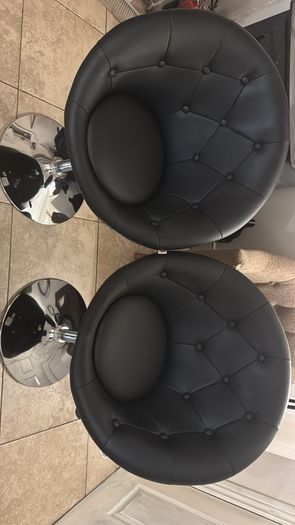 Black chairs x2 adjustable