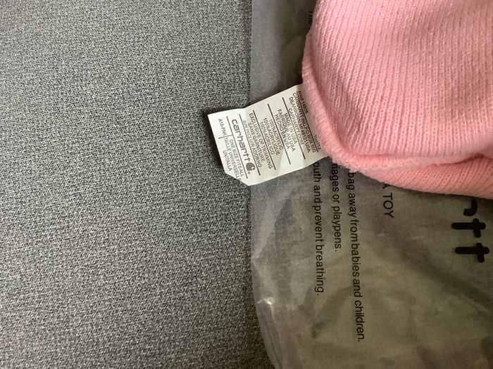 CARHARTT pink hat / new