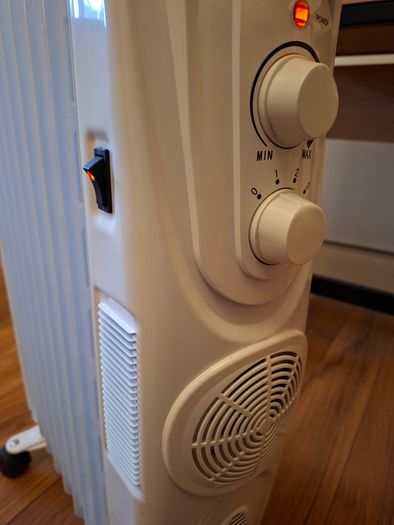 2500 Watt Portable Electric Radiator / Air Blower