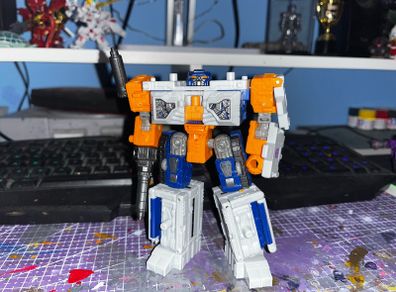Hasbro transformers Earthrise deluxe class airwave
