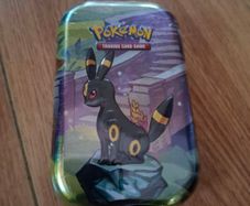 Pokemon TCG Scarlet & Violet Prismatic Evolutions Mini Tin  Umbreon