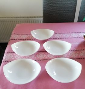 5 Oval Plates /Dishes