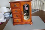 Jewellery cabinet