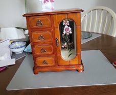 Jewellery cabinet