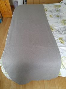 Reversible bed runner