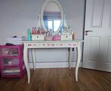 Vanity desk