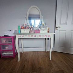 Vanity desk