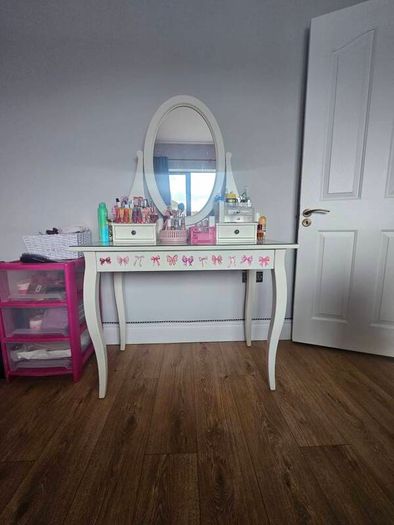 Vanity desk