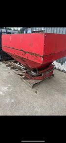 Fertiliser spreader