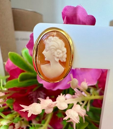 Vintage 9ct Gold Cameo Earrings