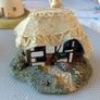 Vintage Thatched Country Cottage Model Image 3