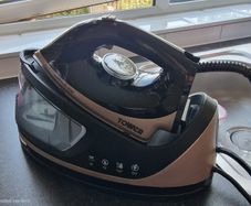 Tower Ceraglide 2700W Steam Generator Iron