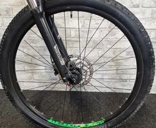27.5 bike wheel
