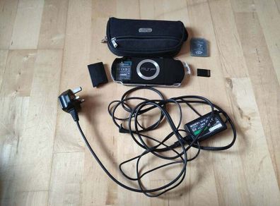 Working psp 2000 + 4gb memory card + carry case + games