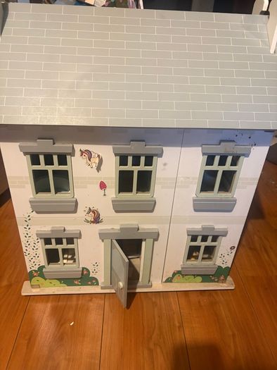 Doll house