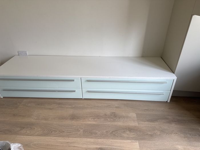 Long chest of drawers