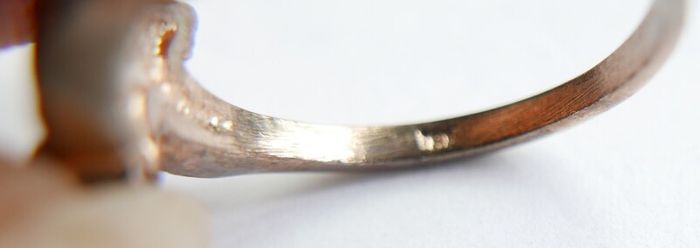 Vintage Sterling Silver Decorative leaf design ring with small stones